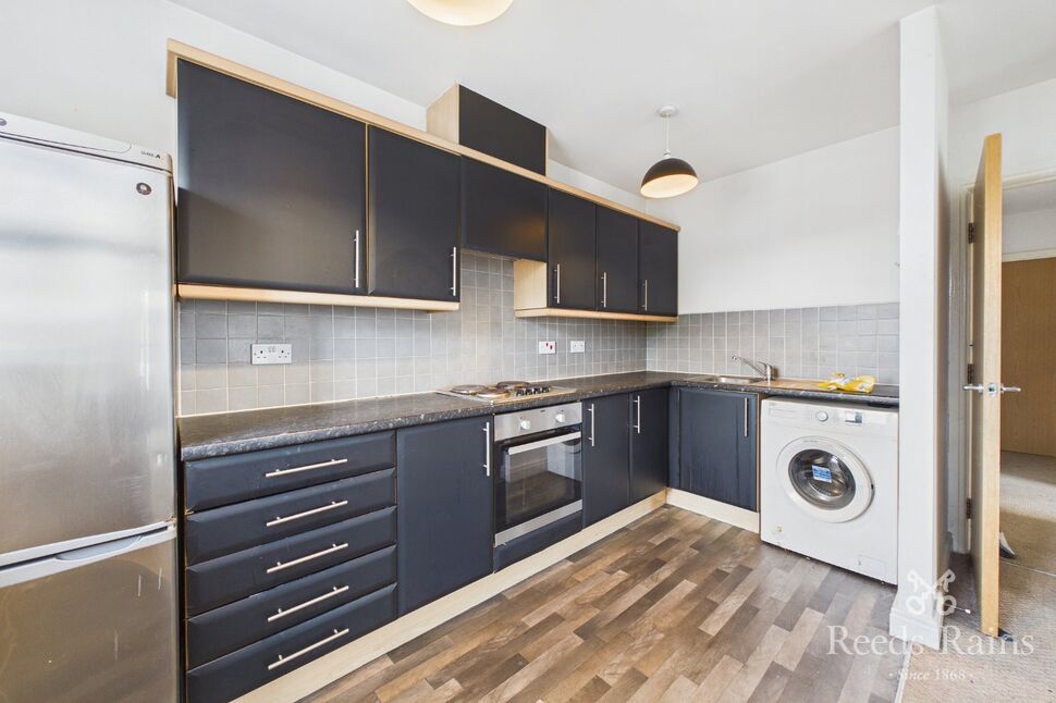 Flat Longacre in Leigh