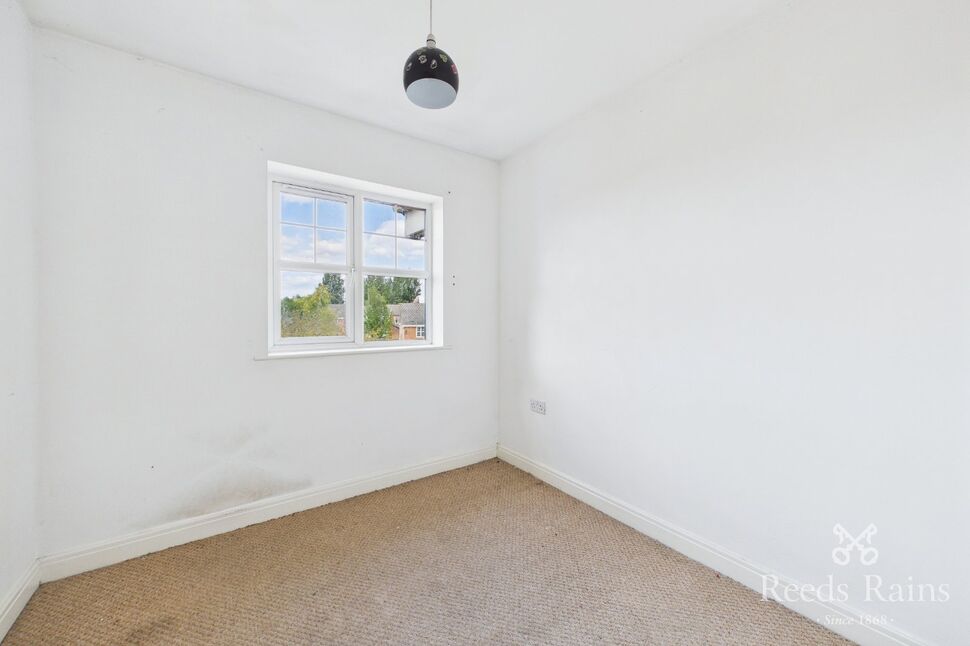 Flat Longacre in Leigh