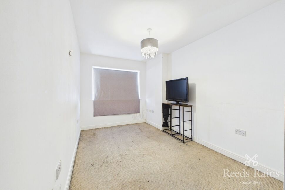 Flat Longacre in Leigh