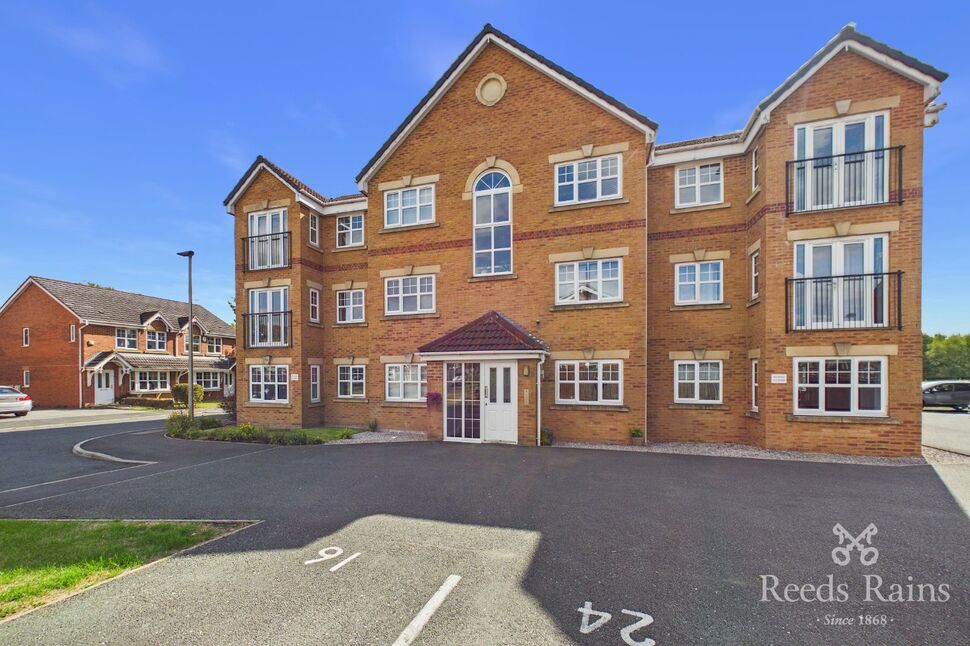 Flat Longacre in Leigh