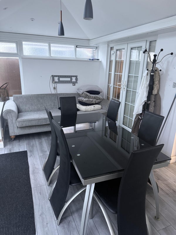 Room Scott Road in Crawley