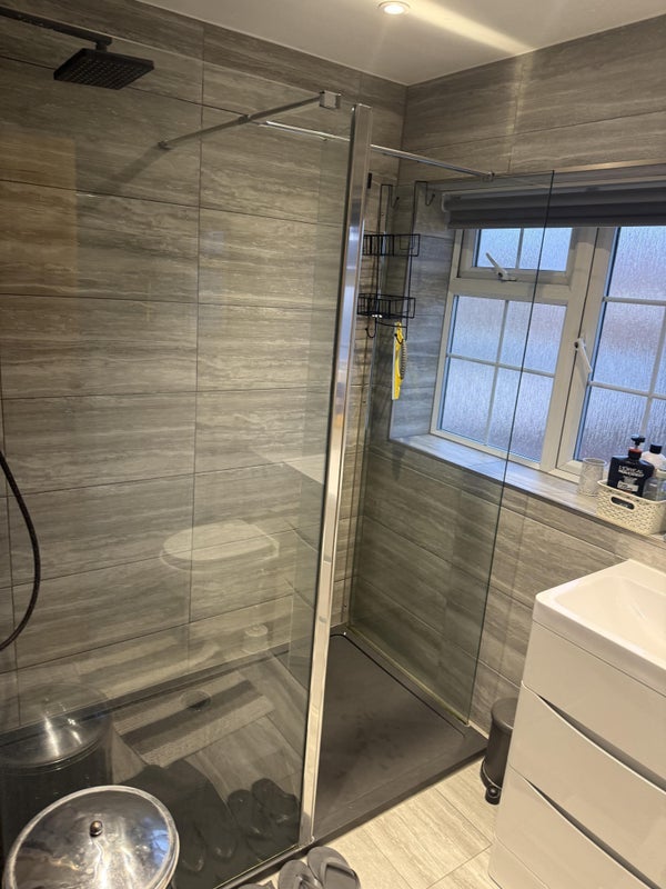 Room Scott Road in Crawley