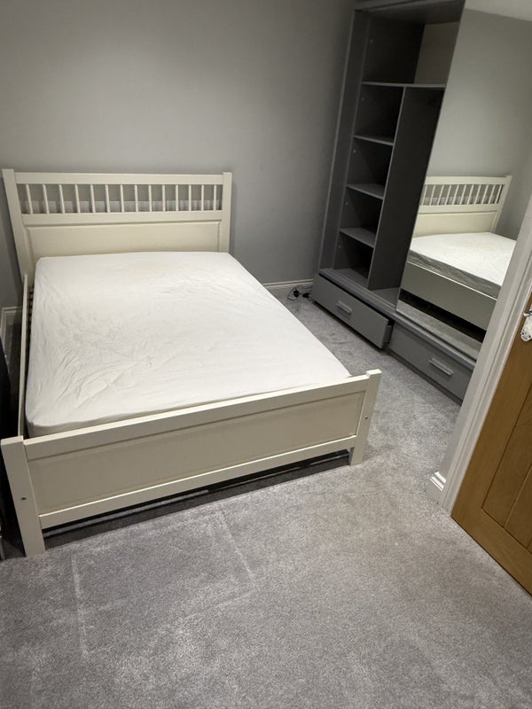 Room Scott Road in Crawley