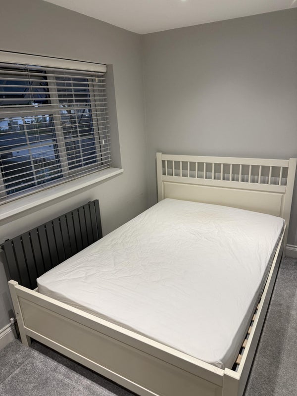 Room Scott Road in Crawley