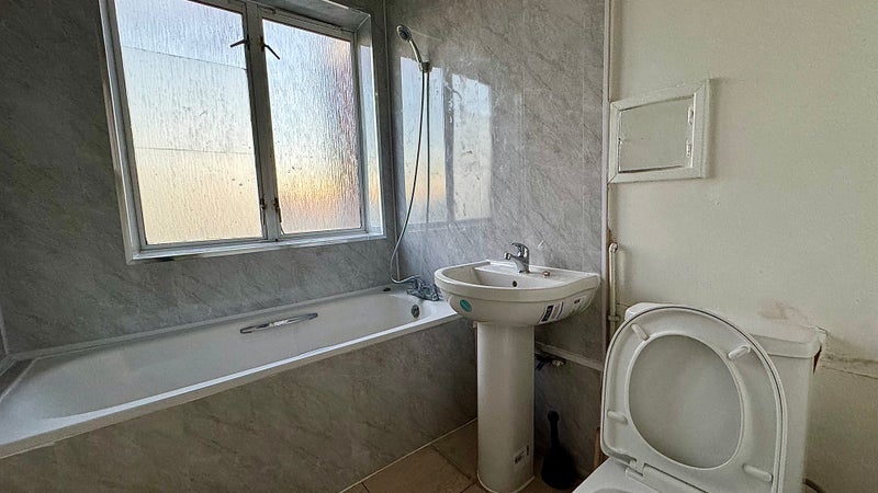 Room Stepney Way in Greater London