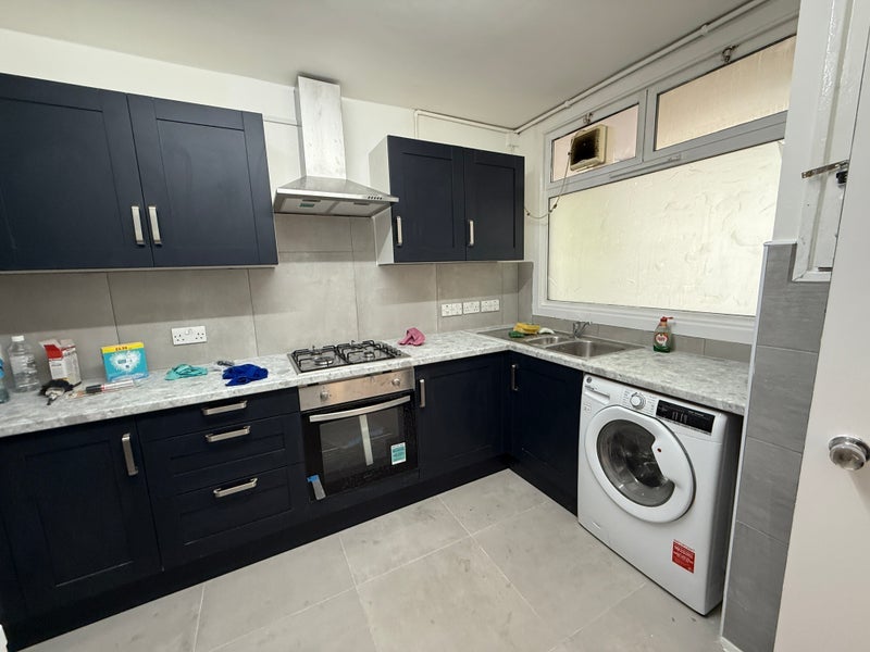 Room Stepney Way in Greater London
