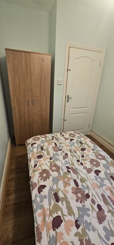 Room High Street in Greater London