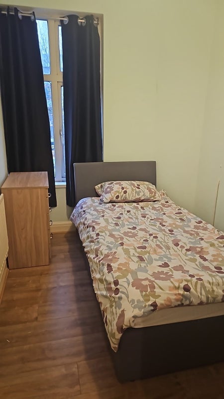 Room High Street in Greater London