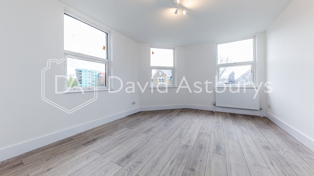 Flat Denmark Road in Greater London