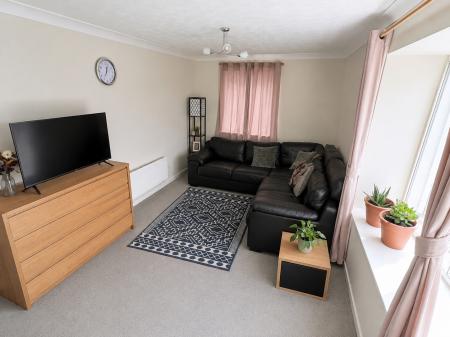 Flat Birchett Road in Rushmoor