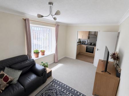 Flat Birchett Road in Rushmoor