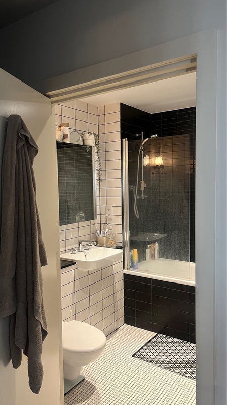 Room Atlantic Crescent in Greater London
