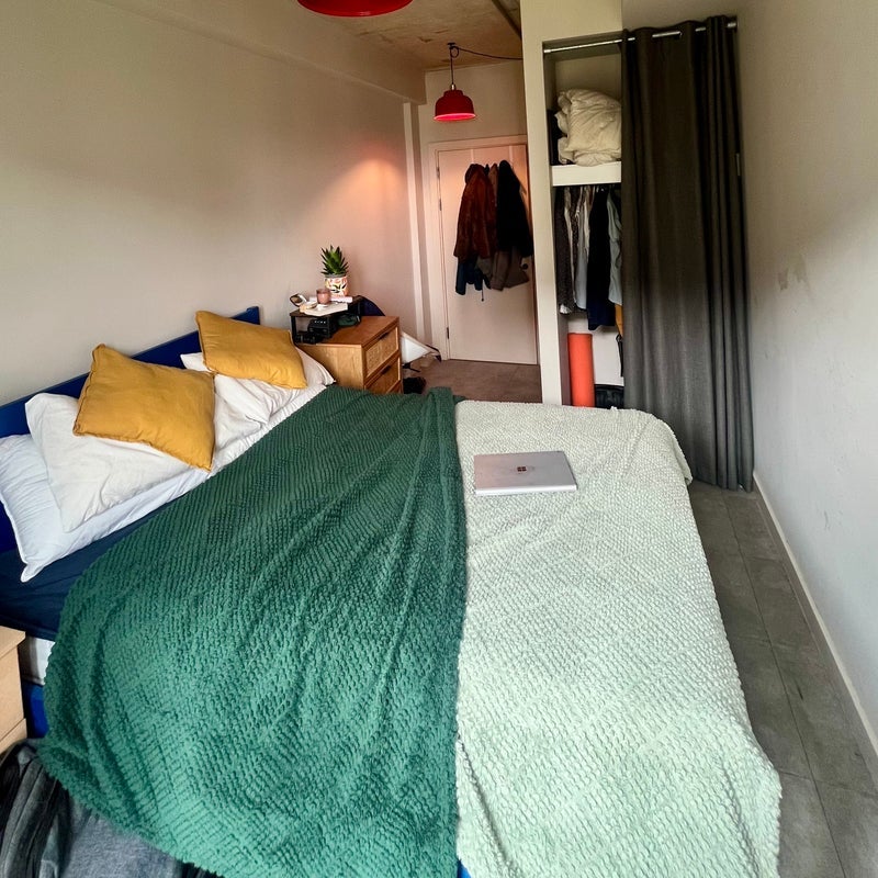 Room Atlantic Crescent in Greater London