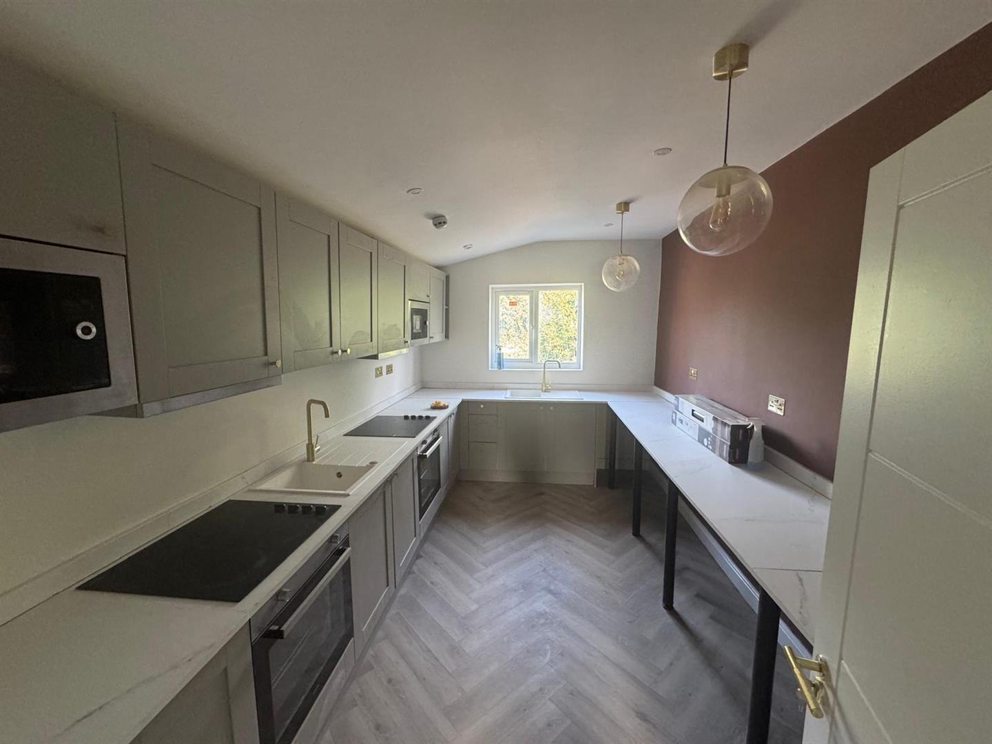 Flat Dyers Lane in Greater London
