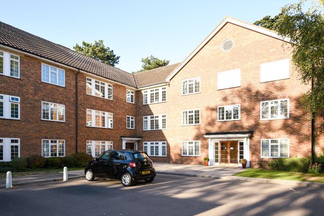 Flat Myrtleside Close in London