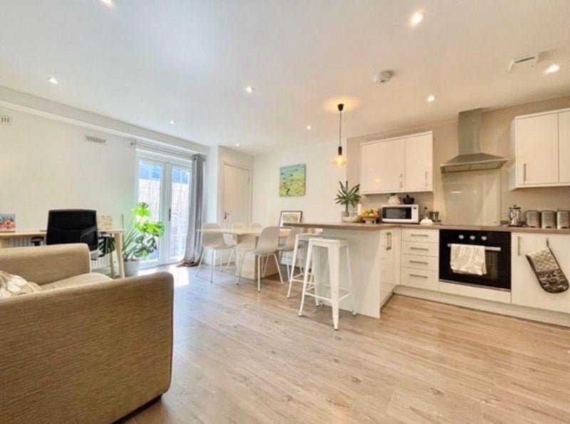 Room Southwark Park Road in Greater London