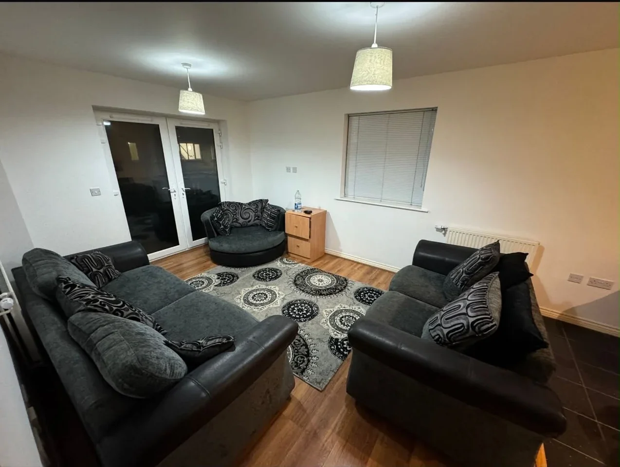Flat Varcoe Gardens in Greater London