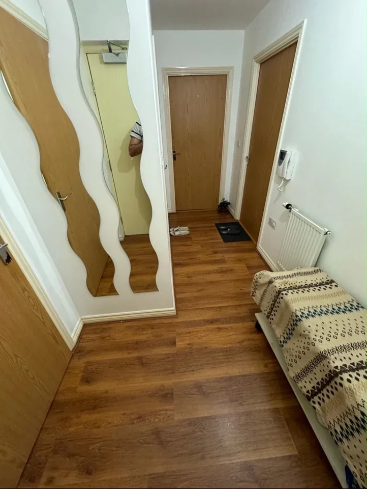 Flat Varcoe Gardens in Greater London