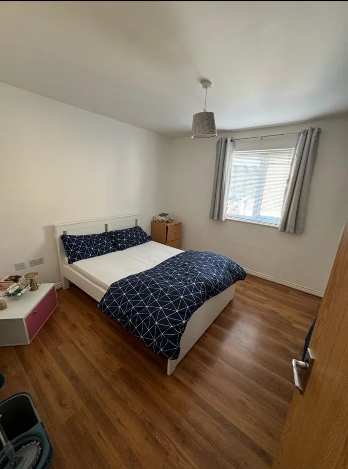 Flat Varcoe Gardens in Greater London