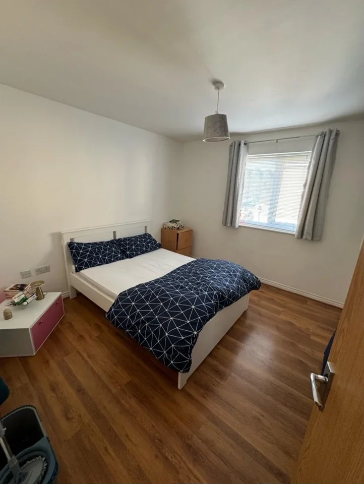 Flat Varcoe Gardens in Greater London