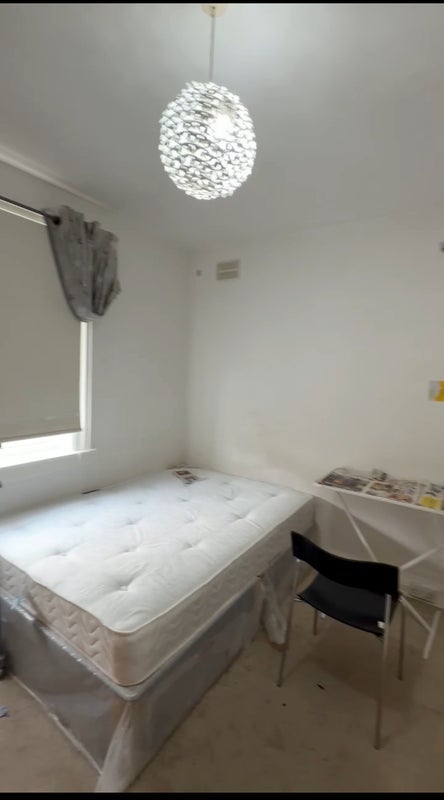Room Parkhead Avenue in City of Edinburgh