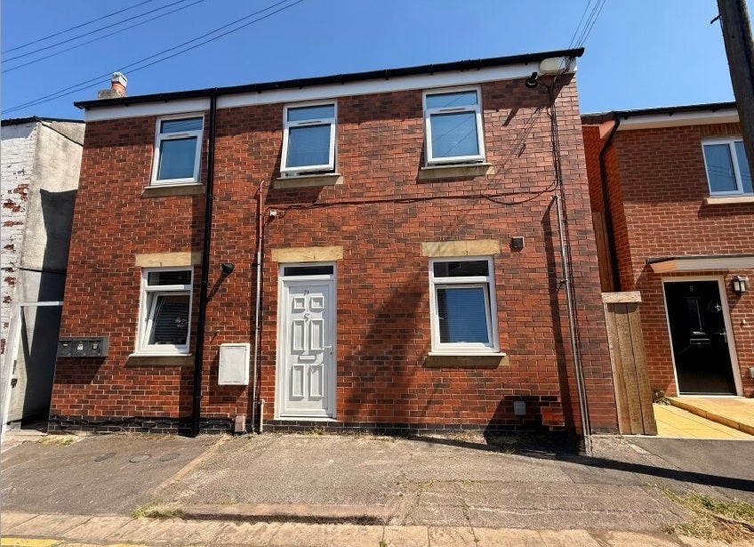 Flat Thoresby Street in Mansfield Woodhouse