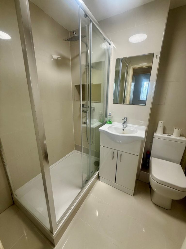 Flat Sewardstone Road in Greater London
