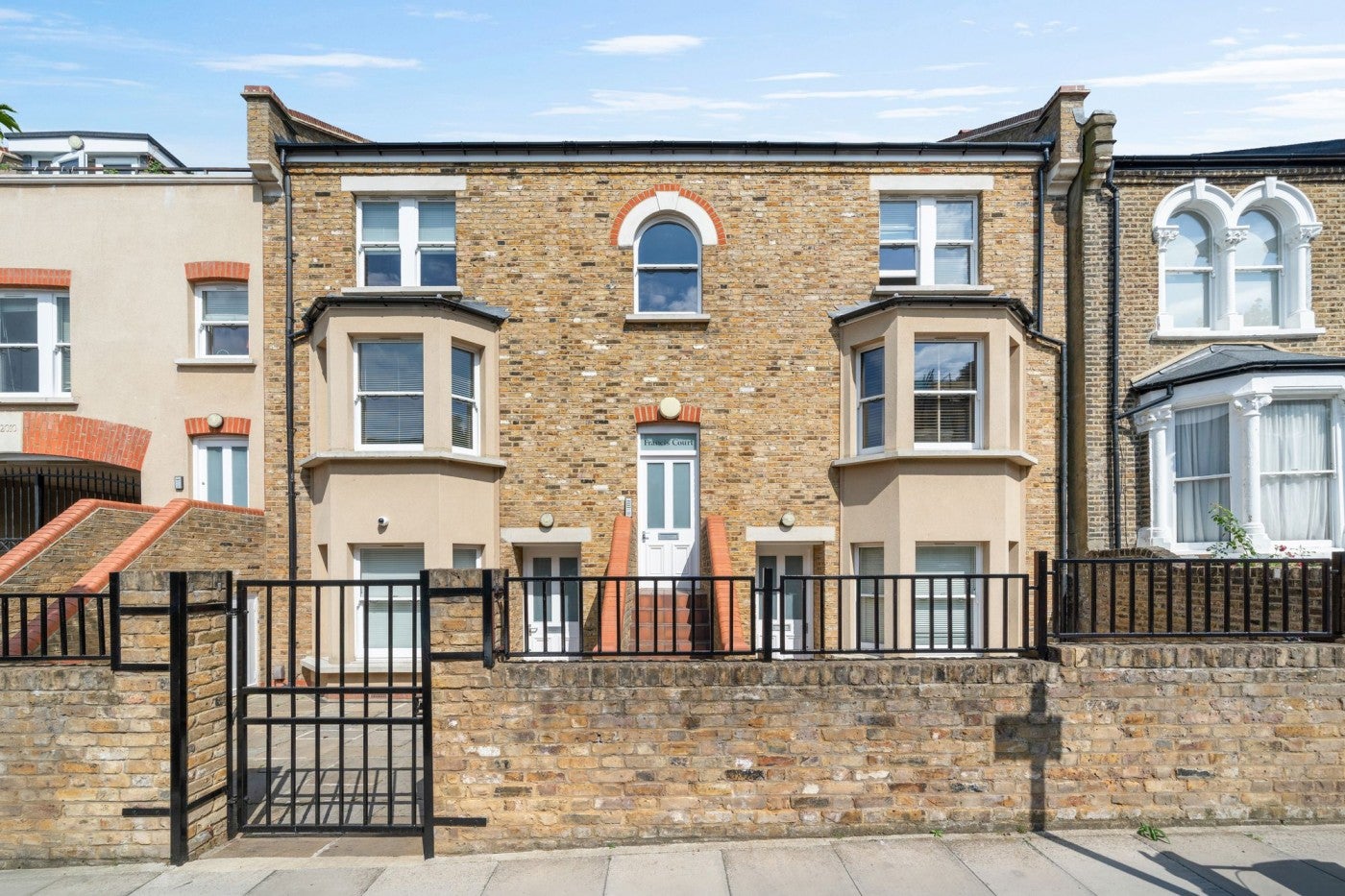 Flat Grenville Road in Greater London