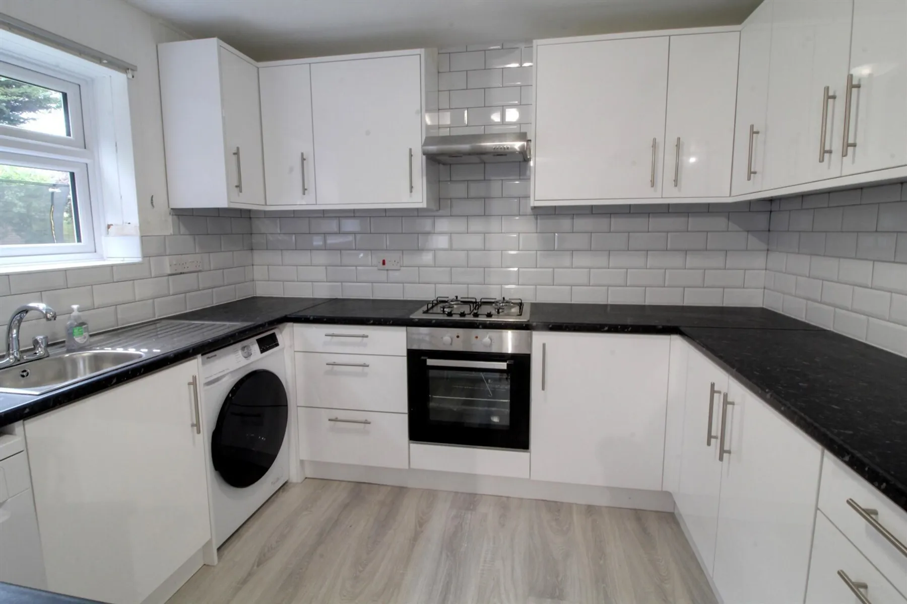 Flat Lincoln Road in Greater London