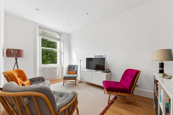Flat Wickham Road in Greater London