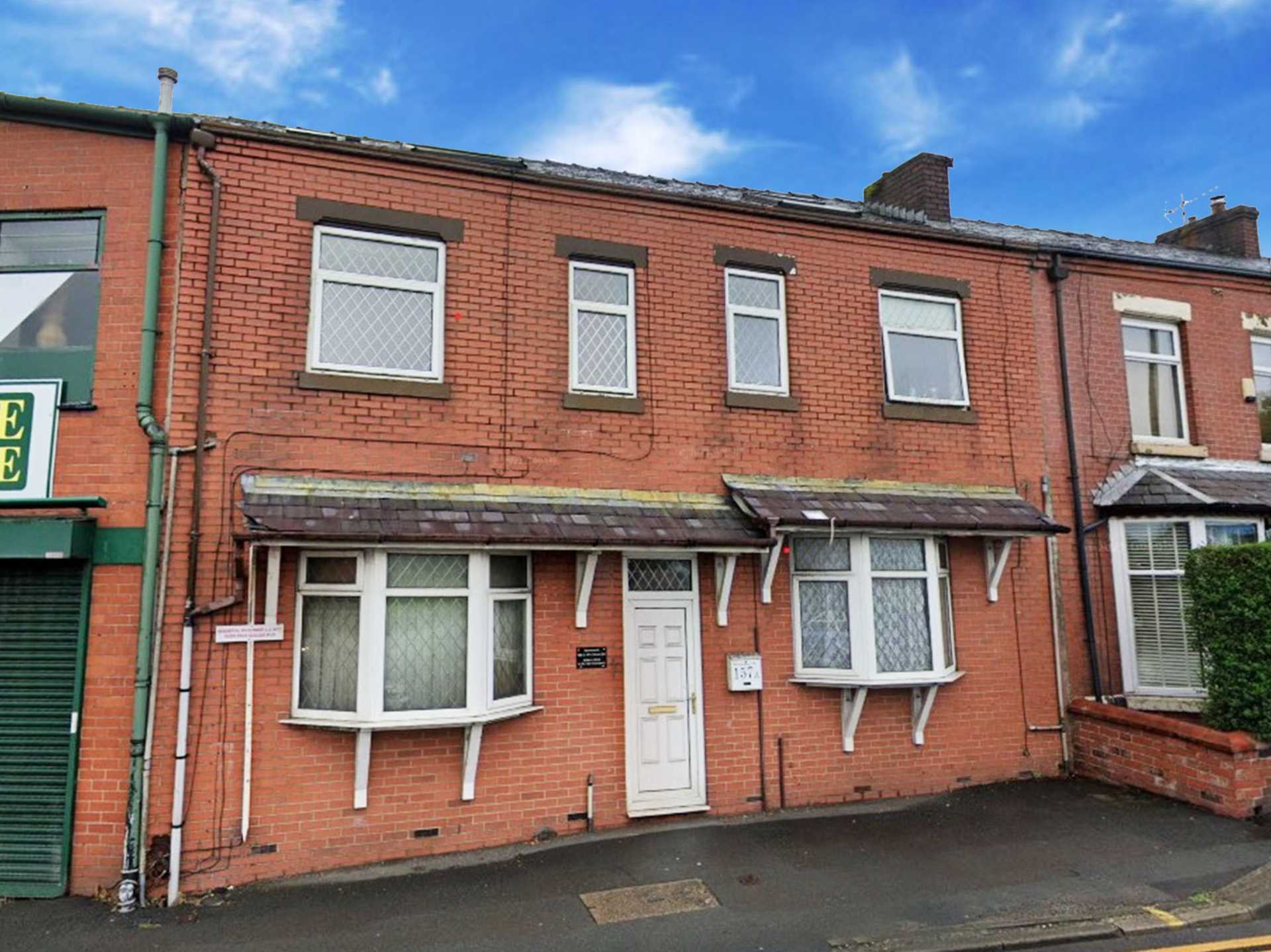 Flat Oldham Road in Royton