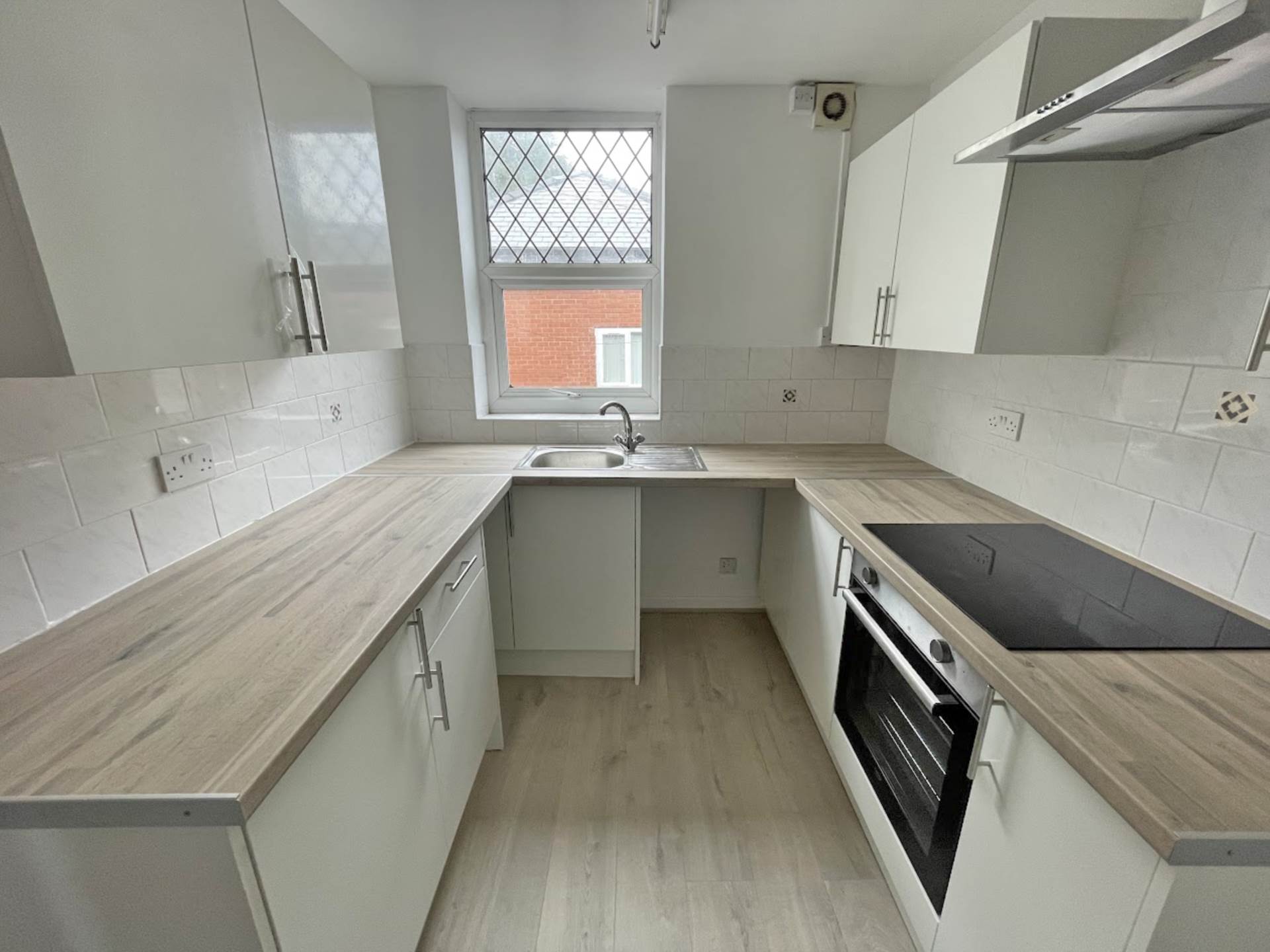 Flat Oldham Road in Royton