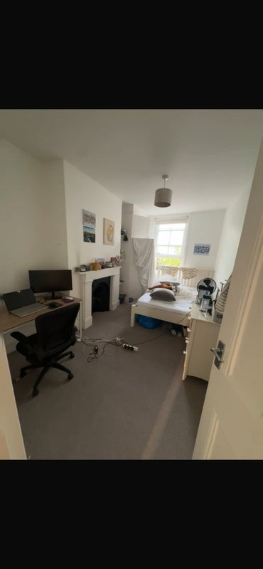 Room Brixton Road in Greater London