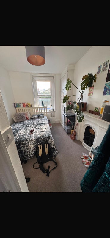 Room Brixton Road in Greater London