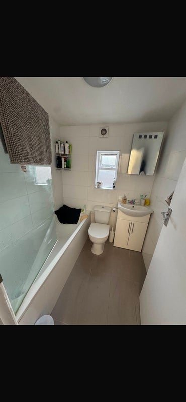 Room Brixton Road in Greater London