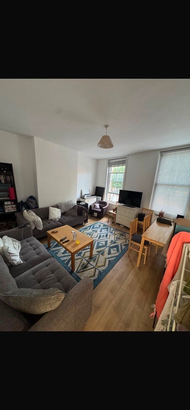 Room Brixton Road in Greater London