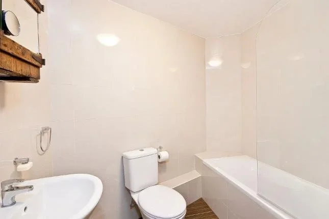 Flat Rhyl Street in Greater London