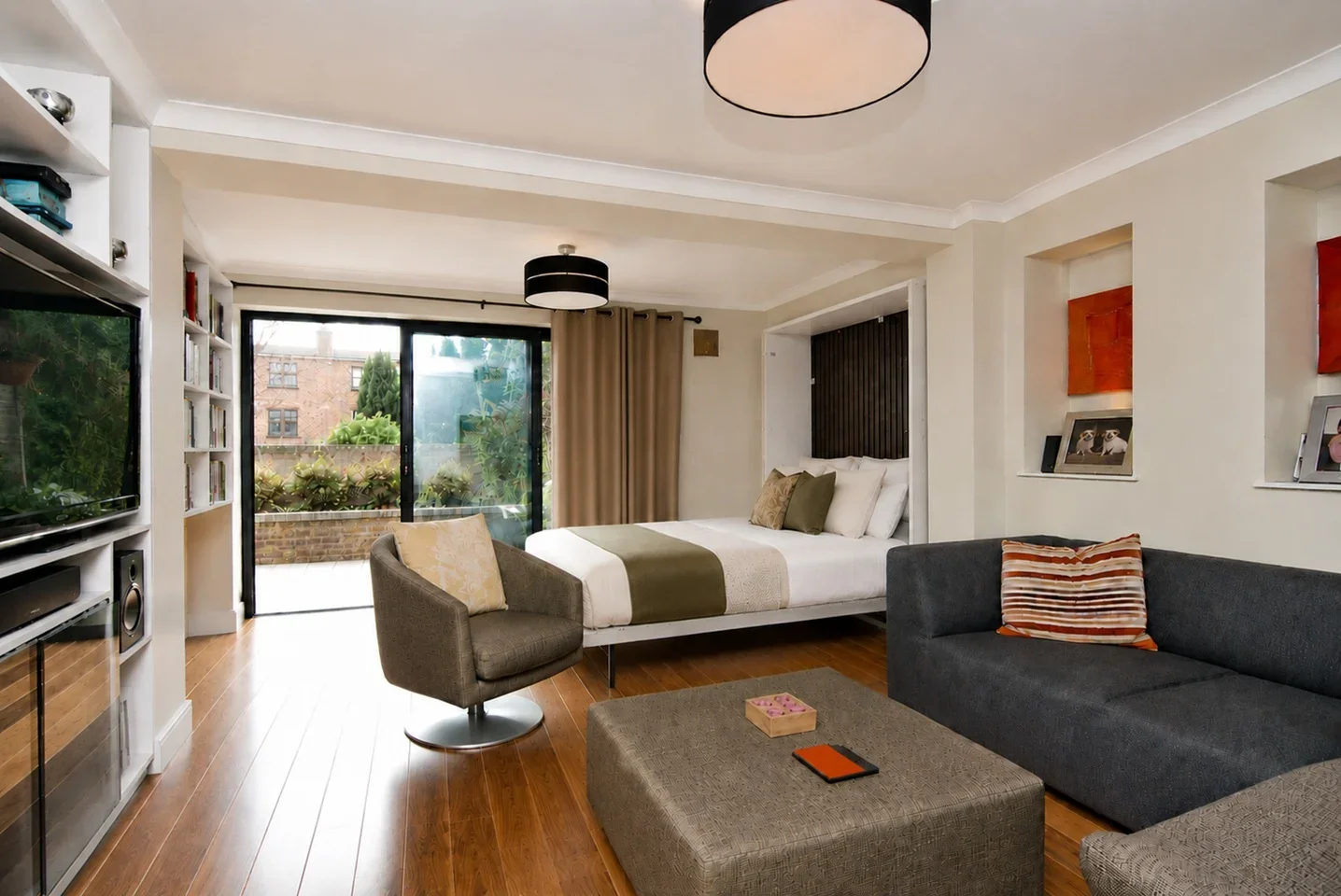 Flat Fawley Road in Greater London