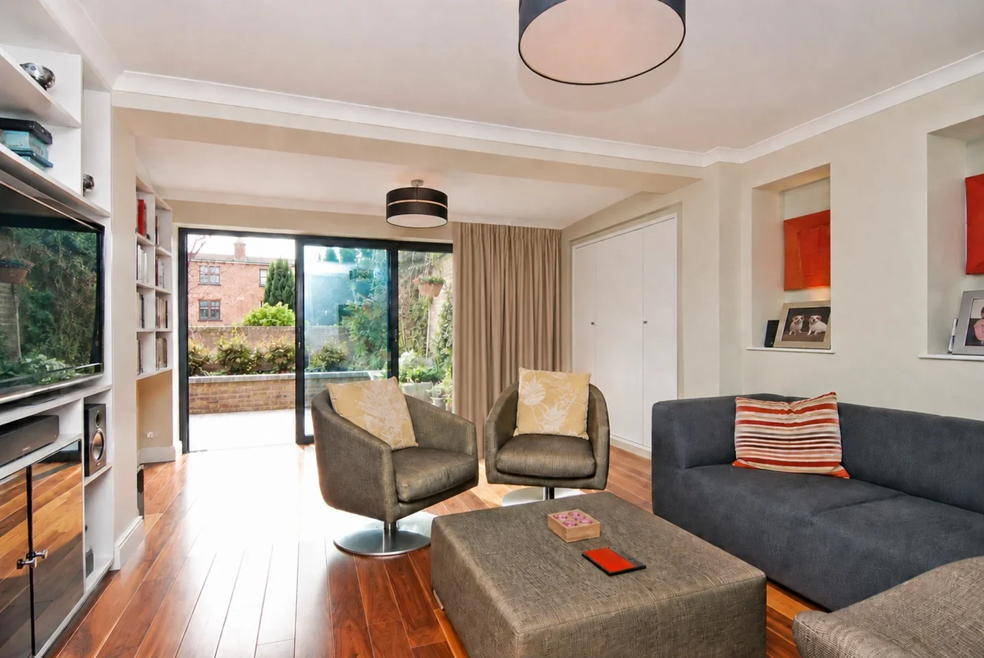Flat Fawley Road in Greater London