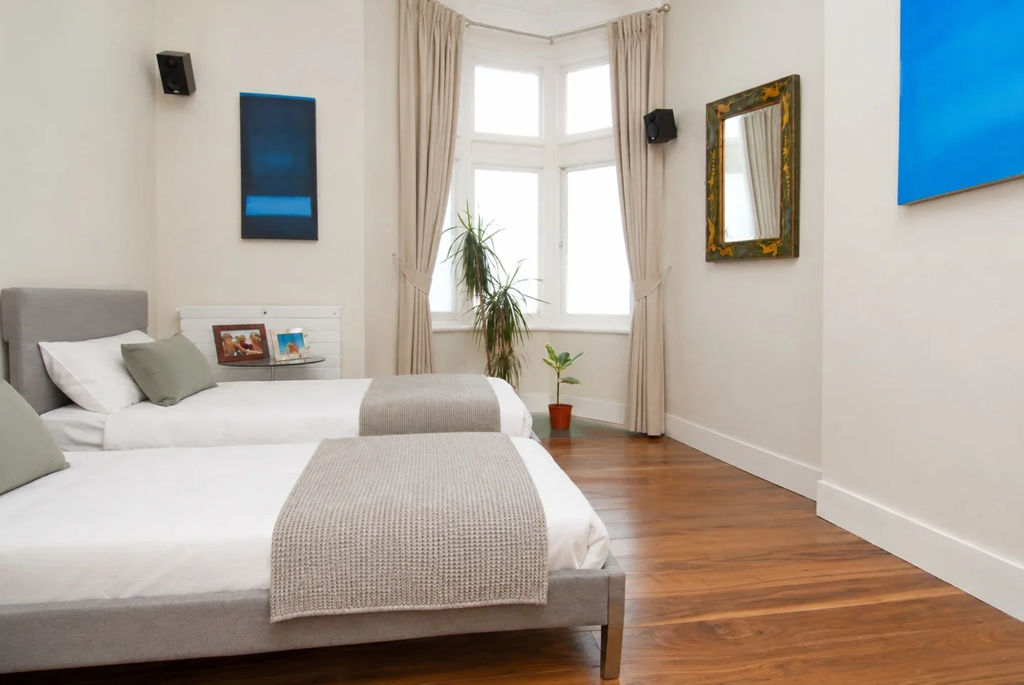 Flat Fawley Road in Greater London