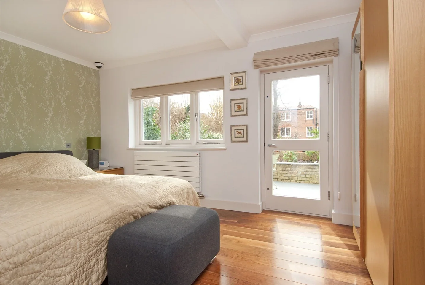 Flat Fawley Road in Greater London