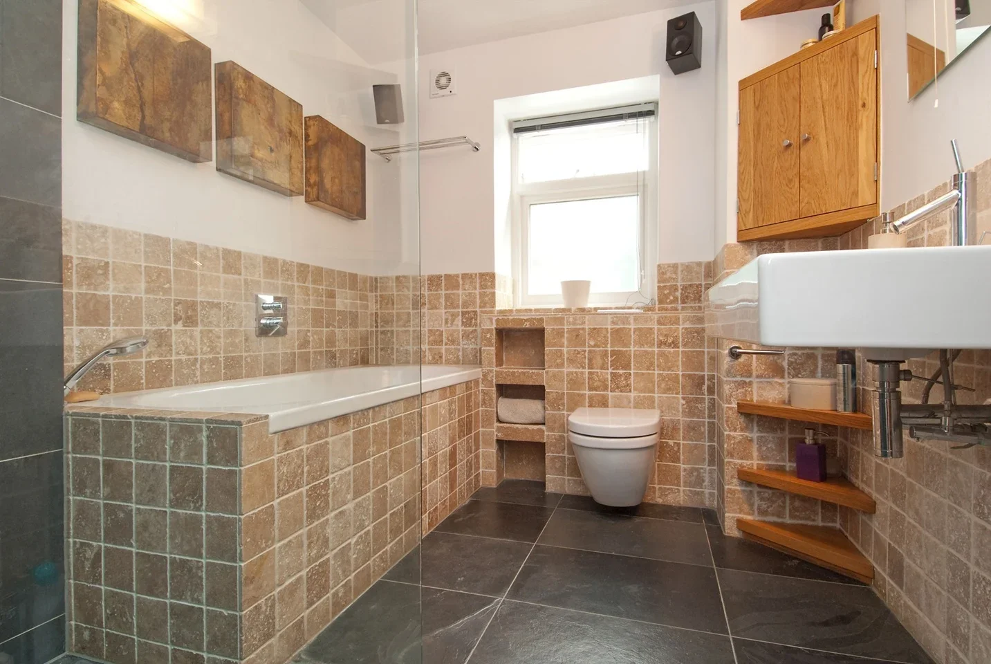 Flat Fawley Road in Greater London
