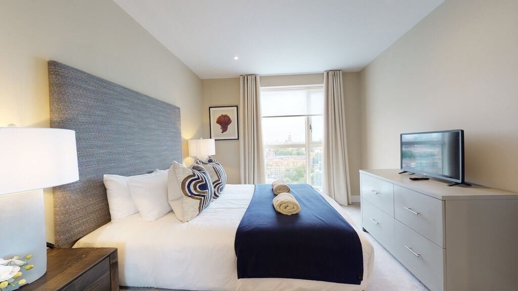 Flat Westferry Circus in Greater London