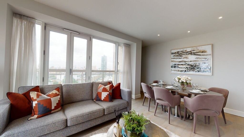Flat Westferry Circus in Greater London