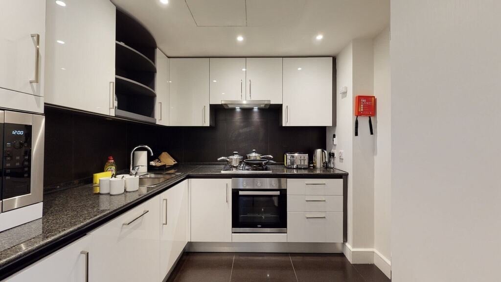 Flat Westferry Circus in Greater London