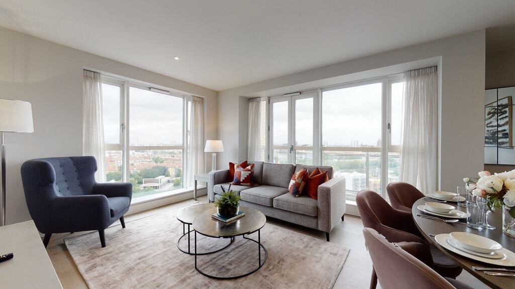 Flat Westferry Circus in Greater London