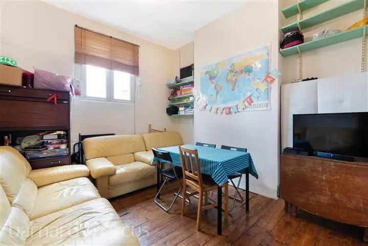Room Kennington Road in Greater London