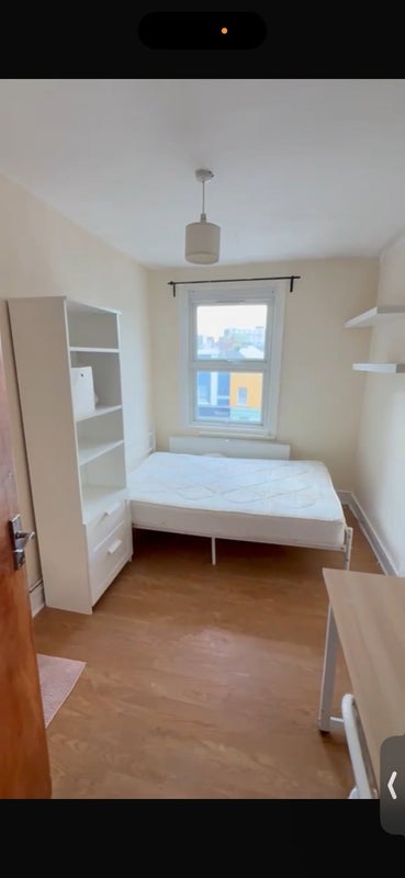 Room Kennington Road in Greater London