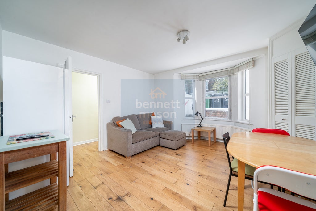 Flat Saint Thomas's Road in Greater London