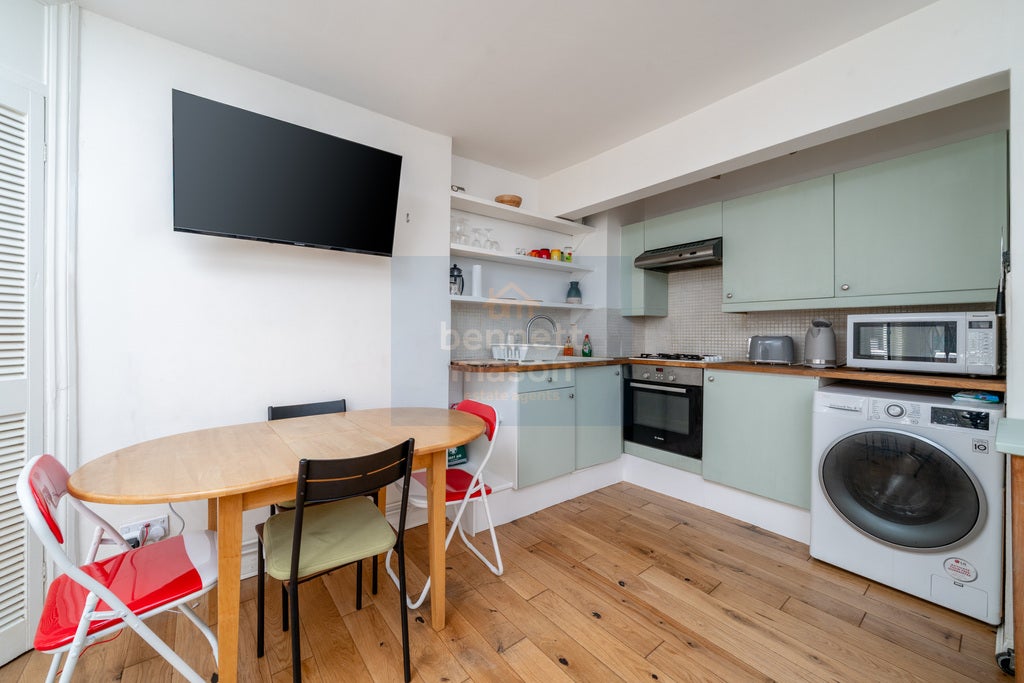 Flat Saint Thomas's Road in Greater London